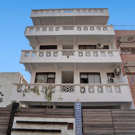 Collection O Samira Residency Near Botanic Garden Of Indian Republic Noida Exterior foto