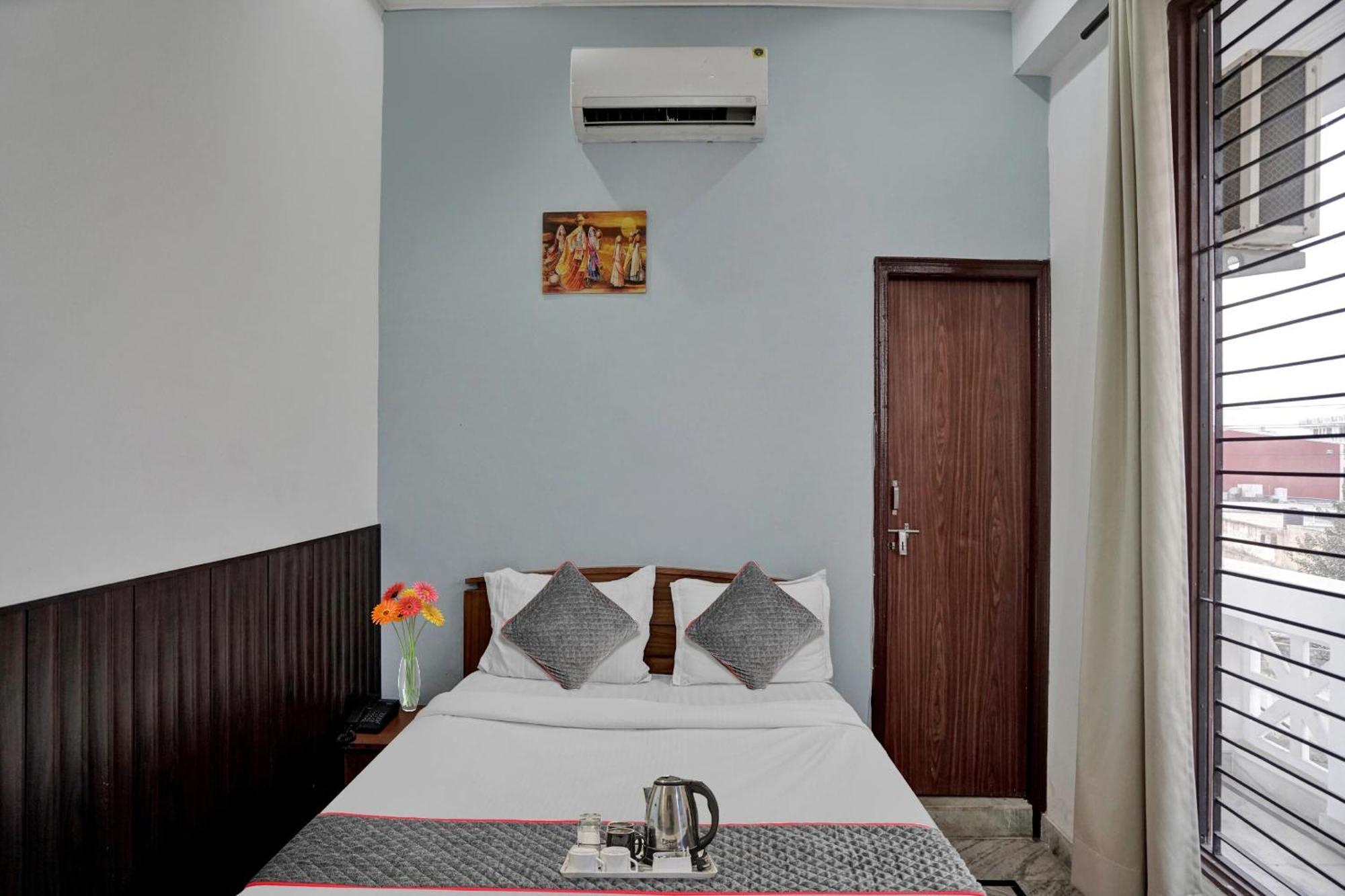 Collection O Samira Residency Near Botanic Garden Of Indian Republic Noida Exterior foto