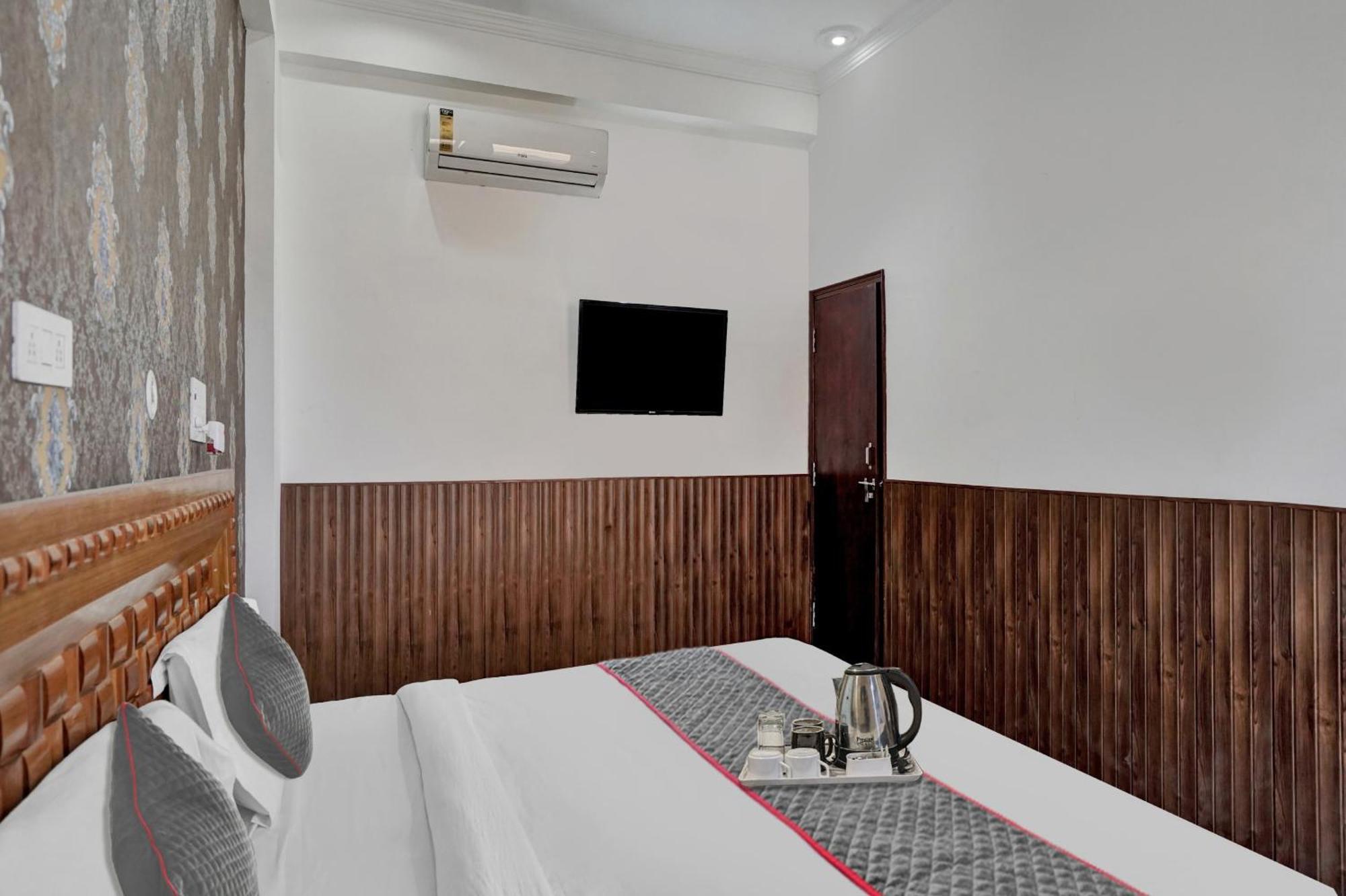 Collection O Samira Residency Near Botanic Garden Of Indian Republic Noida Exterior foto