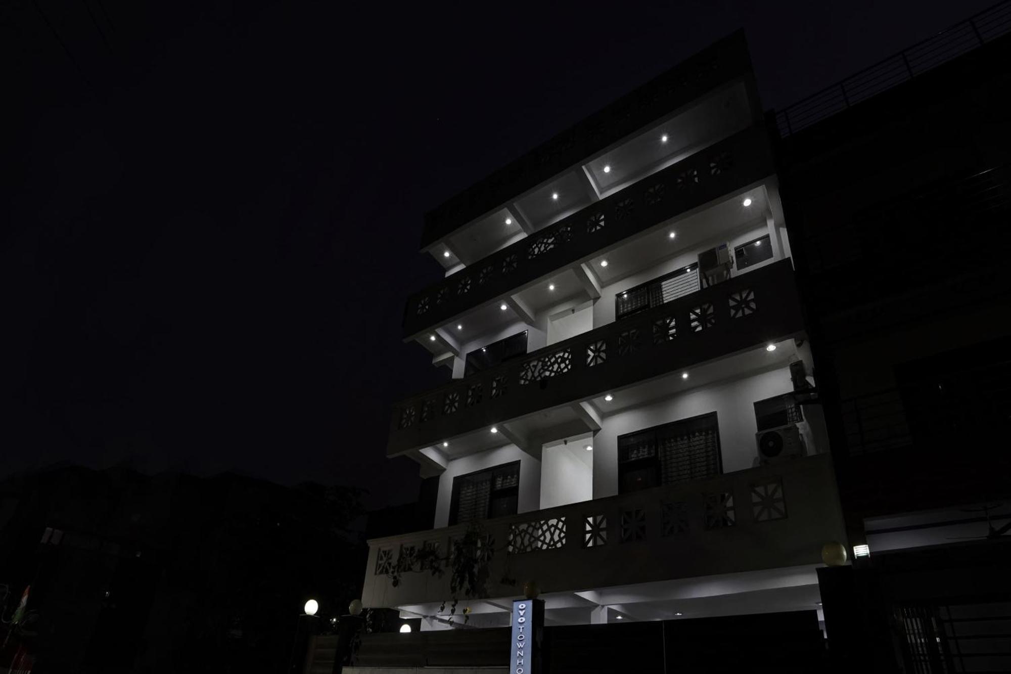 Collection O Samira Residency Near Botanic Garden Of Indian Republic Noida Exterior foto